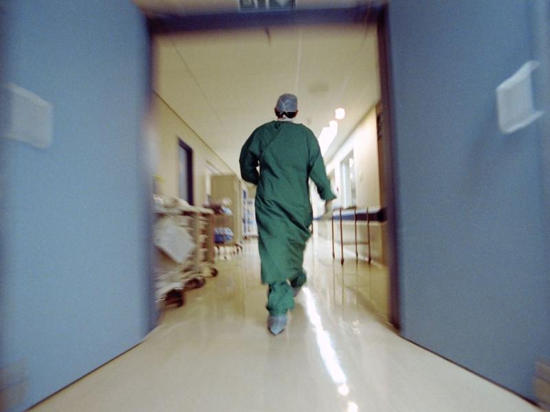 Κορωνοϊός: Αυξάνονται τα νοσοκομεία αναφοράς, μετά την έκρηξη κρουσμάτων