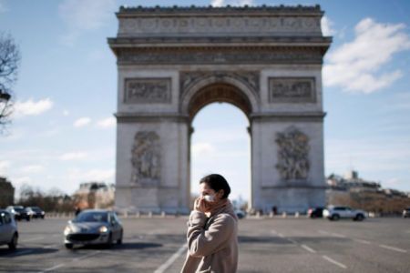 Κορωνοϊός: «Κόκκινο» ξανά το Παρίσι με κυβερνητικό διάταγμα