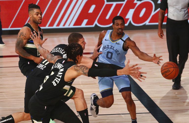 Χωρίς τον τιμωρημένο Γιάννη οι Μπακς υπέκυψαν στους Γκρίζλις