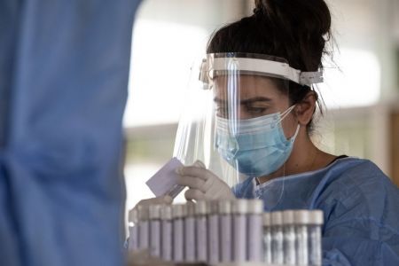 Κορωνοϊός – ΠΟΕΔΗΝ: Καταγγέλλει ότι δεν δηλώνονται όλα τα κρούσματα στα νησιά