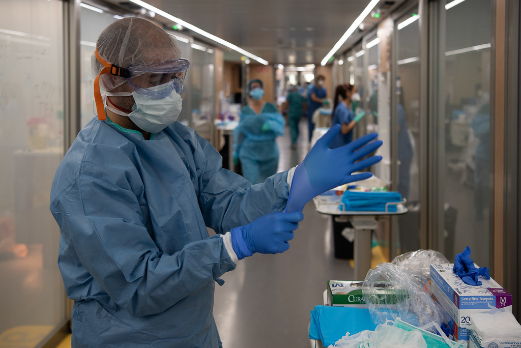 Κορωνοϊός : Στα ύψη οι επιδημιολογικοί δείκτες – Γεμίζουν τα νοσοκομεία με ασθενείς