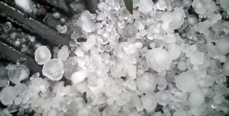 Καστοριά: Σοβαρές ζημιές σε σπίτια, οχήματα και καλλιέργειες από σφοδρή χαλαζόπτωση