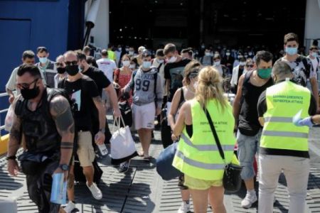 Κορωνοϊός : Άρχισαν εντατικοί έλεγχοι των εκδρομέων που επιστρέφουν στα λιμάνια