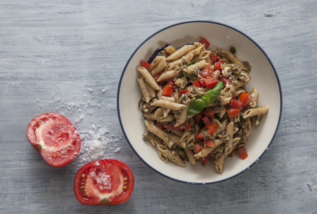 Πένες ολικής άλεσης με ψητή μελιτζάνα