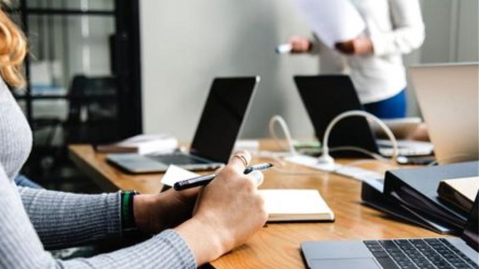 Νέα μέτρα στήριξης ύψους 4 δισ. ευρώ μελετά η κυβέρνηση