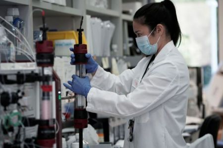 Covid-19: Γιατί πρέπει να αποφύγουμε τη βιασύνη στην παραγωγή εμβολίου