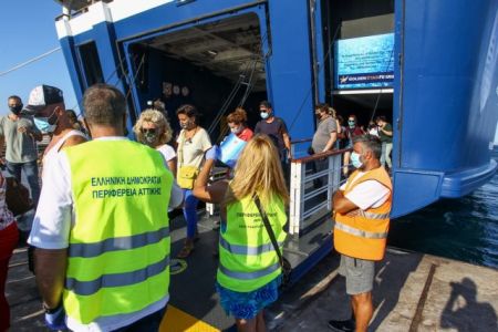 Κορωνοϊός: Σε επιφυλακή για την επιστροφή των νέων στα αστικά κέντρα