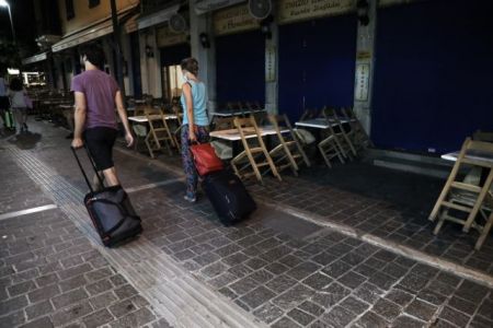 Κορωνοϊός: Συναγερμός για τον τριψήφιο αριθμό των κρουσμάτων