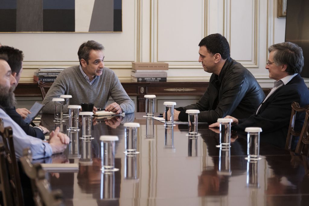 Κορωνοϊός: Σκέψεις για νέα μέτρα – Εκτακτη σύσκεψη υπό τον Μητσοτάκη