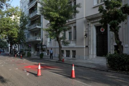 Μπογιές και τρικάκια κοντά στην τουρκική πρεσβεία – Δύο προσαγωγές