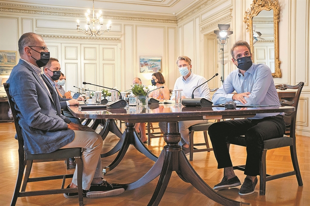 Οι αρνητές της πανδημίας τρομάζουν το Μαξίμου