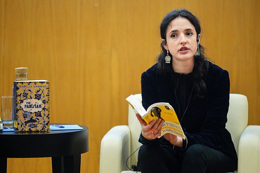 Ιζαμπέλα Χαμάντ: «Η οργή και η αγωνία είναι καύσιμα για τη γραφή»