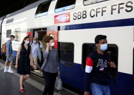 Ελβετία: Πάνω από 300 νέα κρούσματα σε μια μέρα