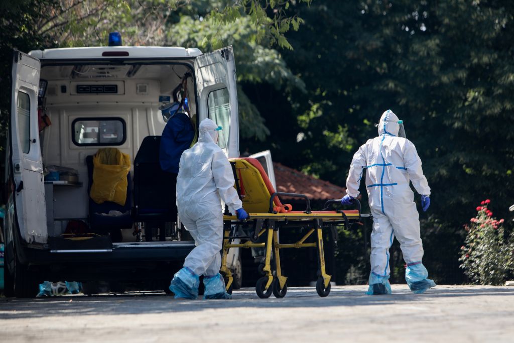 Καμπανάκι για τα γηροκομεία: Κίνδυνος να μετατραπούν σε εστίες υπερμετάδοσης