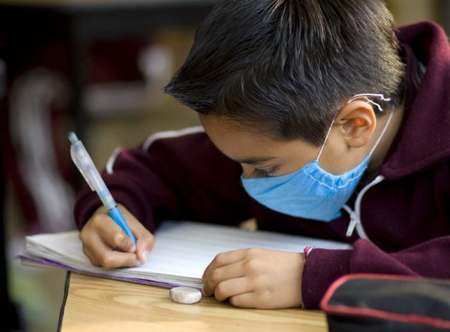 Τι προτείνουν οι αρνητές της παιδικής μάσκας;