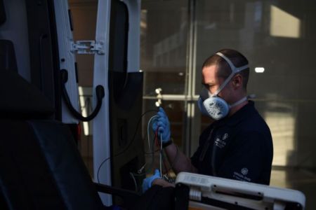 ΗΠΑ: Σταθερά πάνω από 1.000 οι νεκροί από κορωνοϊό καθημερινά