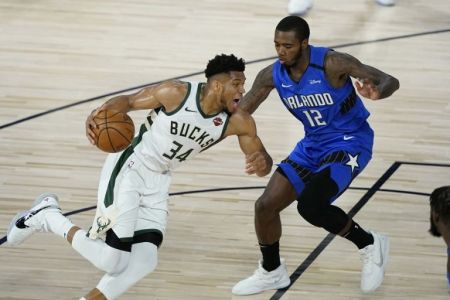 NBA: Με τον Αντετοκούνμπο σε κέφια οι Μπακς καθάρισαν τους Μάτζικ