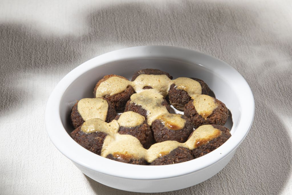 Κεφτεδάκια από κατσικάκι με σάλτσα γιαουρτιού