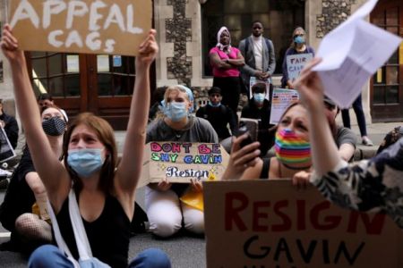 Βρετανία: Αυξάνονται νεκροί και κρούσματα κορωνοϊού