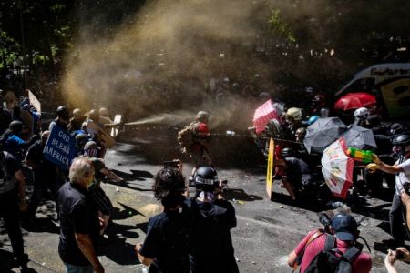 Πόρτλαντ: 14 συλλήψεις μετά τις συγκρούσεις μεταξύ διαδηλωτών