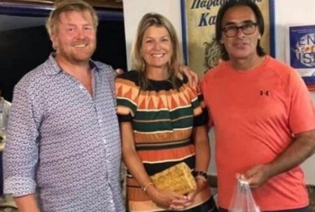 Συγνώμη από το βασιλικό ζεύγος της Ολλανδίας που αγνόησε την τήρηση αποστάσεων στην Ελλάδα