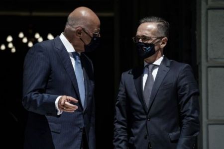 Δένδιας: Οχι σε διάλογο υπό απειλές – Mάας: Είμαστε στο πλευρό της Ελλάδας