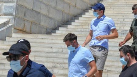 Μαγκουάιρ προς αστυνομικούς : «Ξέρετε ποιος είμαι εγώ; Θα σας προσφέρω χρήματα για να φύγουμε»