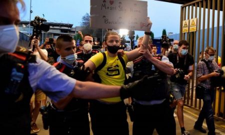 Εισβολή οπαδών της Μπαρτσελόνα στο Καμπ Νου – Εψαχναν τον Μπαρτομέου!