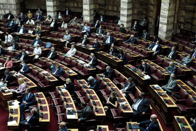 Βουλή: Υπερψηφίστηκε η συμφωνία με την Ιταλία για την ΑΟΖ