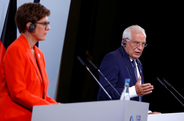 Τα ανοιχτά μικρόφωνα Μπορέλ – Κάρενμπαουερ αποκάλυψαν νέα επικοινωνία Μέρκελ με Ερντογάν την Παρασκευή