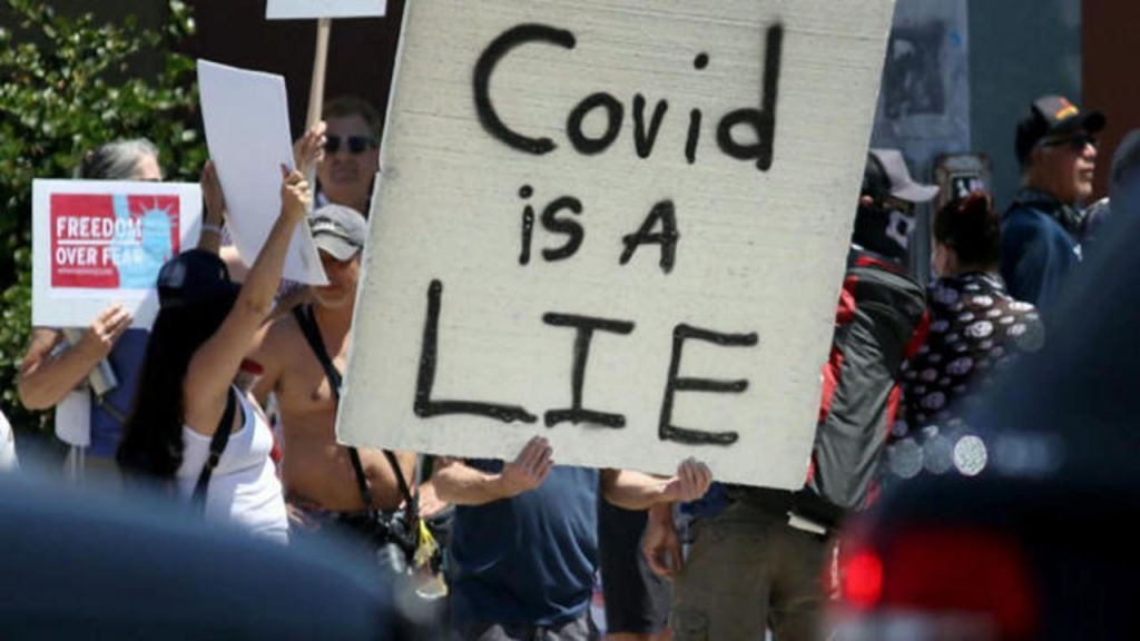 Ο πόλεμος της μάσκας και η πανδημία των… covidiots