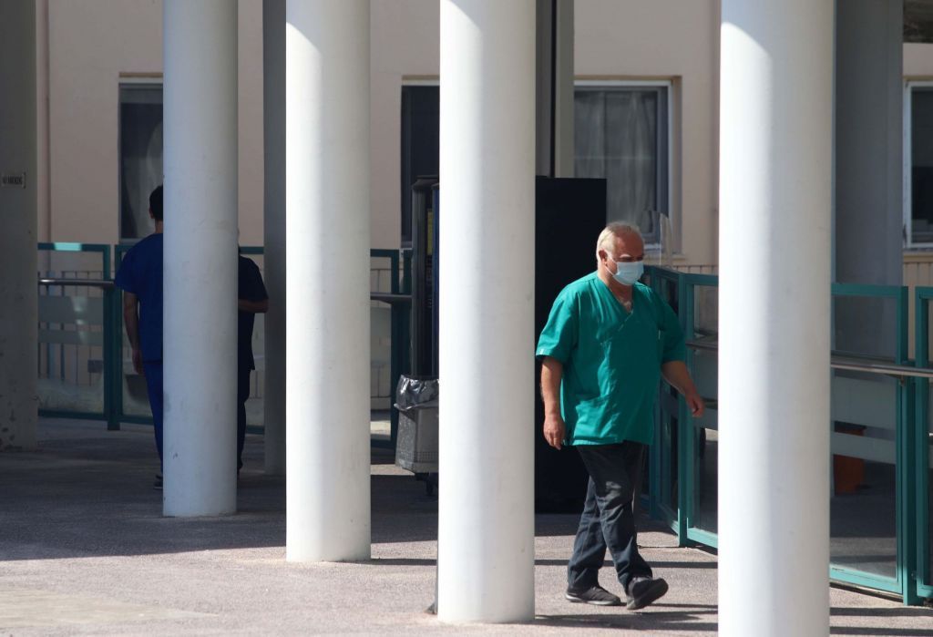 Κορωνοϊός: Ποια νέα μέτρα μελετά η κυβέρνηση – Τι θα κρίνει το πακέτο