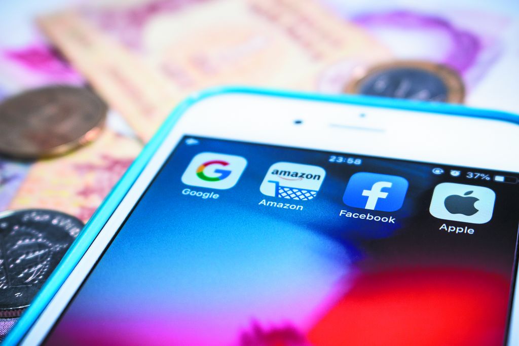 Πώς θησαυρίζουν εν μέσω πανδημίας οι ψηφιακοί κολοσσοί
