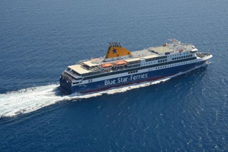 Όσκαρ ανευθυνότητας από 24χρονη: Γνώριζε ότι ήταν θετική στον κορωνοϊό, αλλά μπήκε στο πλοίο για Σαντορίνη