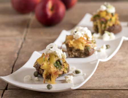 Ντακάκια με νεκταρίνια, δυόσμο και γλυκιά μυζήθρα