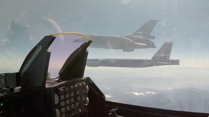 Τουρκικοί «τσαμπουκάδες» μπροστά στο αμερικανικό Β-52 – Η απάντηση του ΓΕΕΘΑ