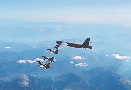 Μαθήματα… υπεροχής πάνω από το Αιγαίο