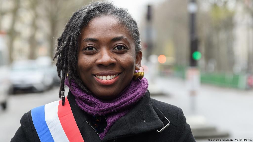 Γαλλία: Θύελλα αντιδράσεων για ρατσιστικό σκίτσο σε περιοδικό