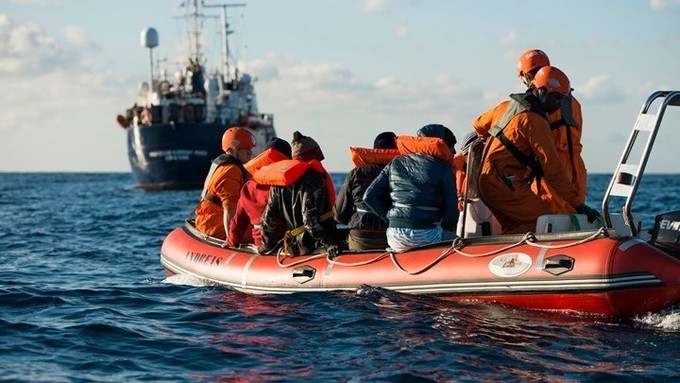 Ιταλία: Τέσσερις αγνοούμενοι και δύο τραυματίες μετανάστες από έκρηξη σε πλεούμενο
