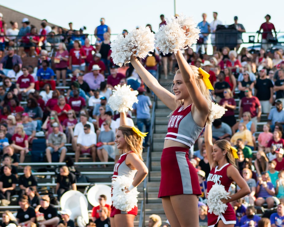 Σχολεία: Το cheerleading ξεσηκώνει το Twitter