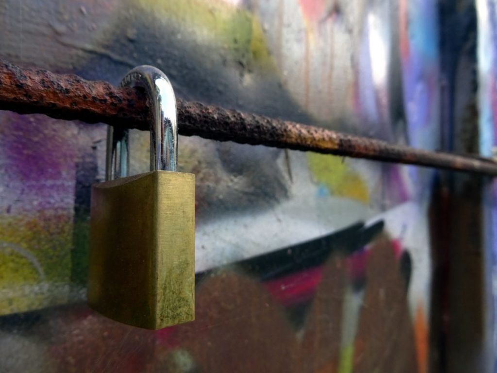 Τα «λουκέτα» που έρχονται και ο κίνδυνος της κοινωνικής καταστροφής