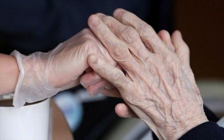 Κορωνοϊός – ΠΟΕΔΗΝ: Κανένα μέτρο προστασίας στις ιδιωτικές μονάδες φροντίδας ηλικιωμένων