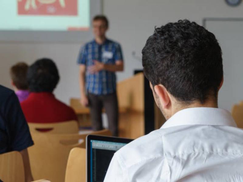 «Το χαρτί», οι γνώσεις και οι επαγγελματικές ικανότητες