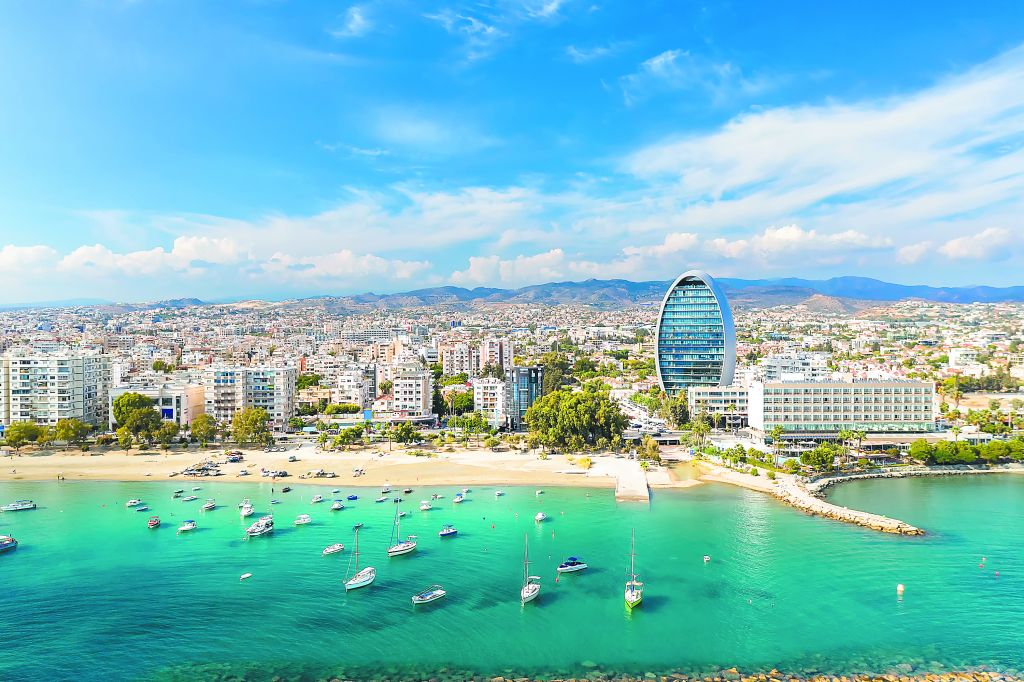 Υπόκοσμος πίσω από τα «χρυσά διαβατήρια» στην Κύπρο