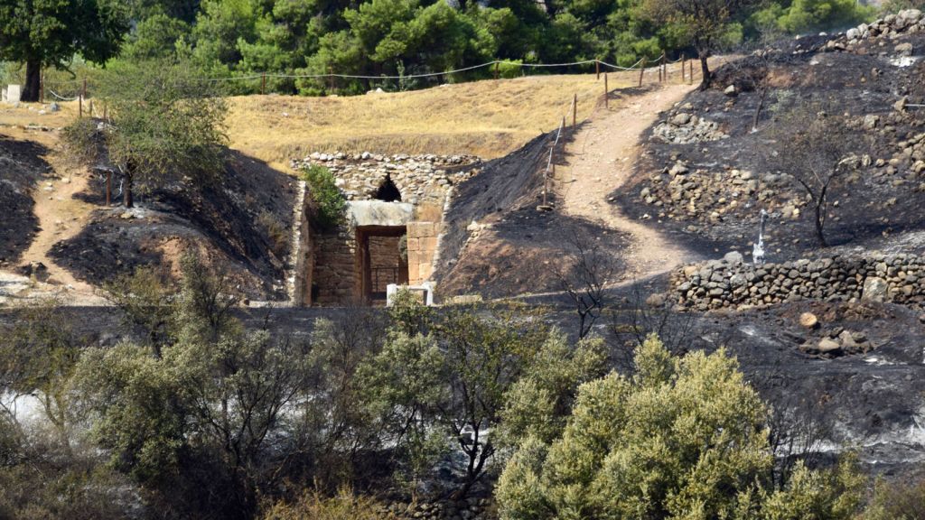 Φωτιά στις Μυκήνες : Πυρά αντιπολίτευσης κατά Μενδώνη