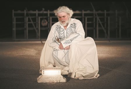 «Η Ιστορία έχει δείξει ότι δεν μαθαίνουμε ποτέ τίποτα» 