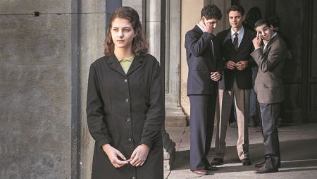 «Η γραφή για μένα είναι να στριφογυρνάς το μαχαίριστην πληγή»