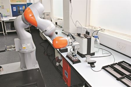 Ο ερευνητής που σταματά μόνο για… φορτίση