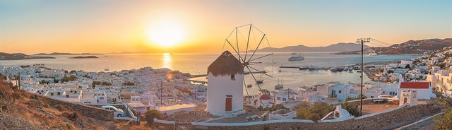 ΕΙΚΟΝΕΣ ΚΑΙ ΠΡΟΣΩΠΑ ΑΠΟ ΕΝΑ ΚΑΛΟΚΑΙΡΙ ΠΟΥ ΦΕΥΓΕΙ…