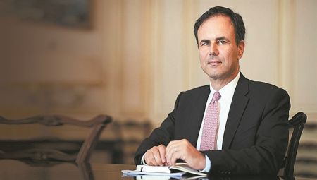 «Δεν είναι λύση να μοιράζεις λεφτά»